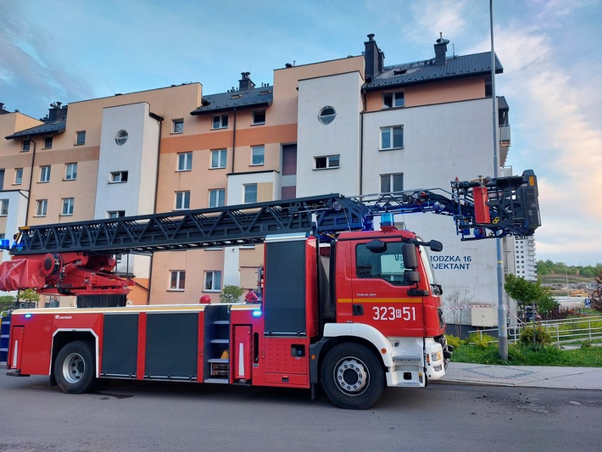Pożar na osiedlu Projektant w Rzeszowie. Ogień w łazience mieszkania przy ul. Żmigrodzkiej [ZDJĘCIA]