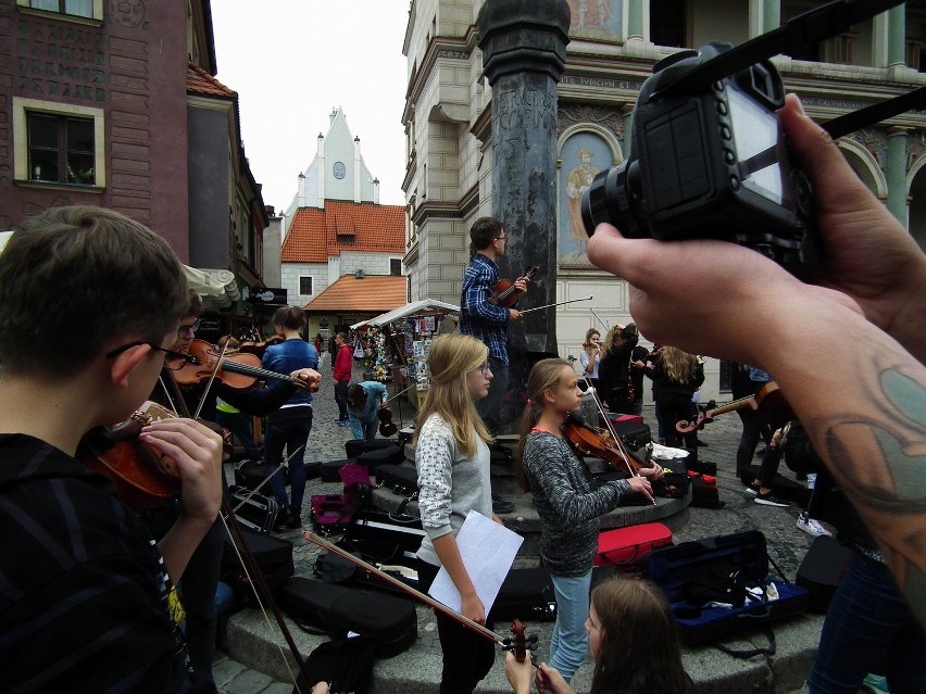 W piatek poznański Stary Rynek opanowali młodzi muzycy