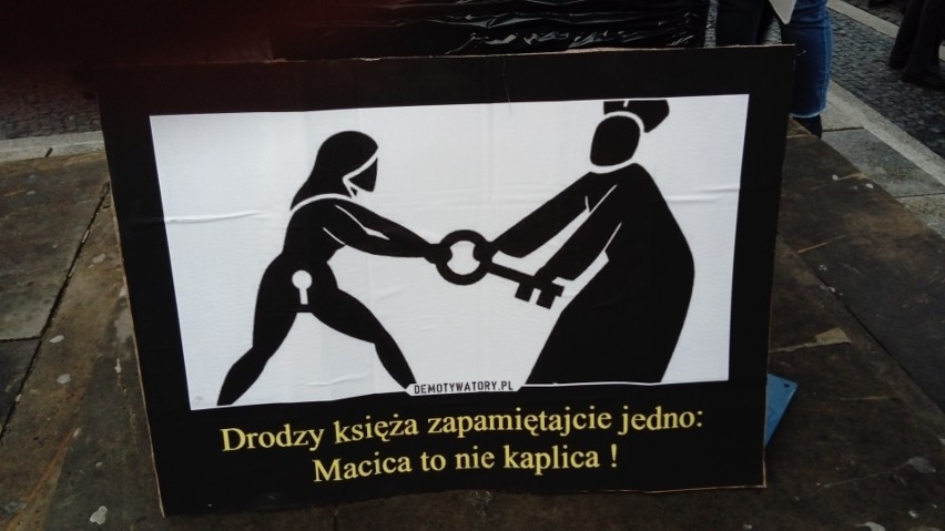 Czarny Wtorek we Wrocławiu. Marsz i protest w Rynku [ZDJĘCIA]