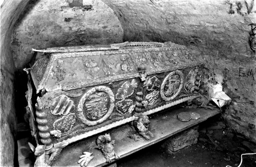 W krypcie Gryfitów sarkofag księcia Ernesta Bogusława Croy...