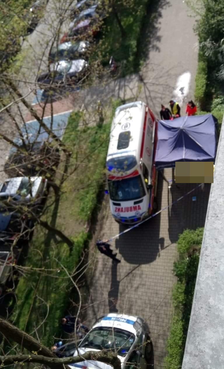 Tragedia we Wrocławiu. Młoda kobieta wypadła z okna