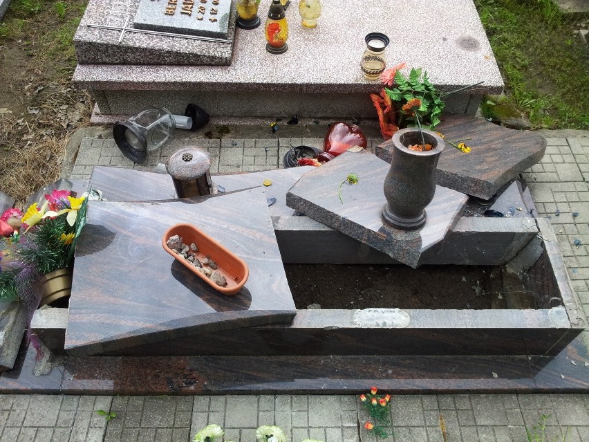 Zniszczone groby na cmentarzu w Jaśkowicach