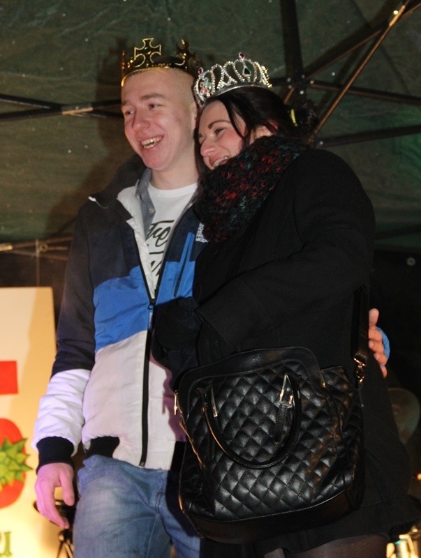 Sylwester 2015/2016 w Opatowie. Przywitali Nowy Rok na Rynku 