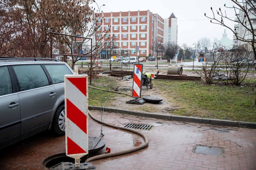 Kolejne utrudnienia w sąsiedztwie skrzyżowania ul....