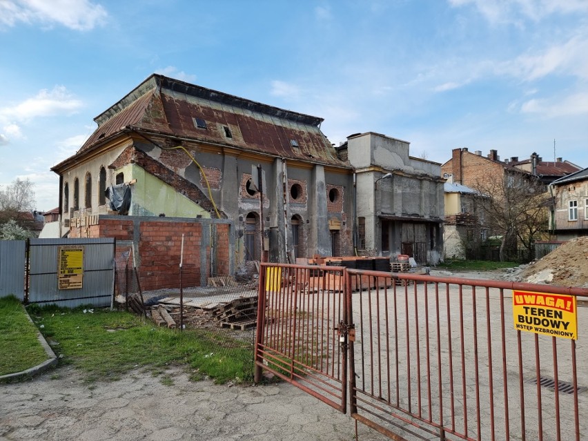 Budynek po dawnej synagodze w Przemyślu odzyska życie. Po remoncie będzie pełnił funkcję usługowo-handlową [ZDJĘCIA]