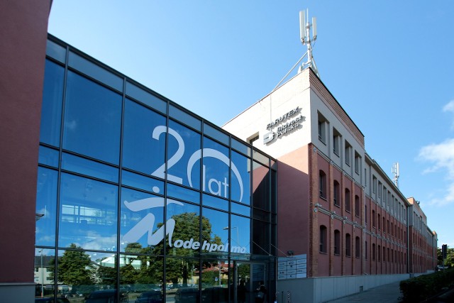 Budynek "Polmo", to jeden z kilkunastu obiektów rewitalizowanych w ramach programu Jessica. Jego otwarcie zbiegło się z 20-leciem firmy Modehpolmo.