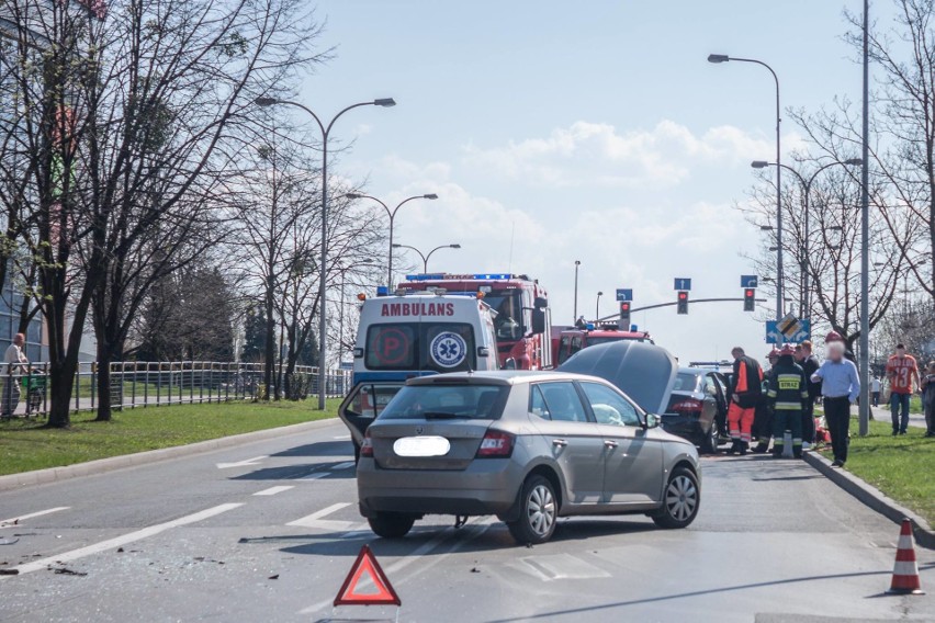 Groźny wypadek w Jastrzębiu: trzy osoby ranne