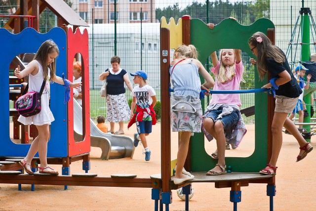 Zajęcia na wolnym powietrzu  W miłym towarzystwie zawsze są sympatyczne, na spędzenie całych wakacji ten pomysł może jednak nie wystarczyć. Warto już rozejrzeć się i poszukać ciekawej oferty półkolonijnej