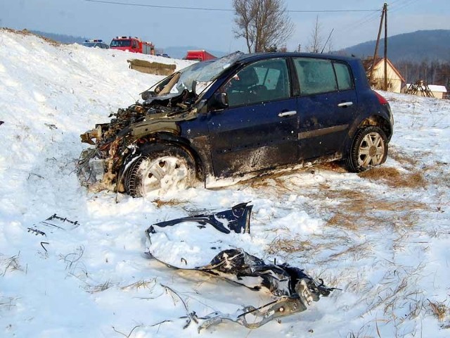 Wypadek w TrzcianieDwie osoby trafily do szpitala po zderzeniu ciezarówki z samochodem osobowym w Trzcianie. Do wypadku doszlo w poniedzialek rano.