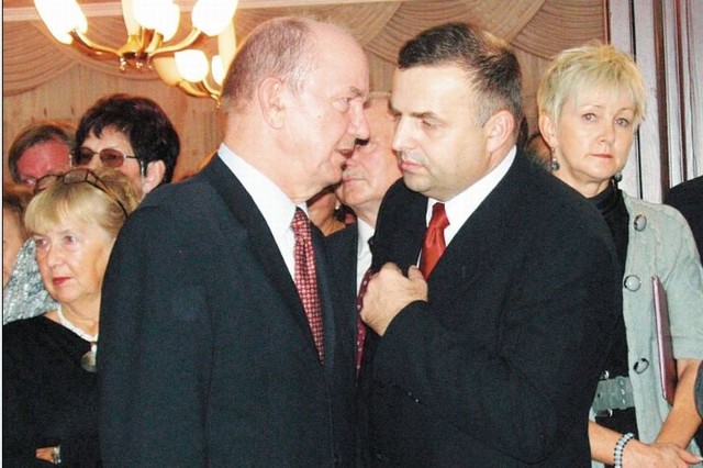 Kariera Józefa Kimery (z prawej) zaczęła się od tego, że przekonał do siebie byłych działaczy PZPR.