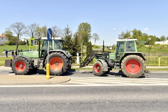 Czwartkowy protest rolników w Słupi koło Pacanowa.