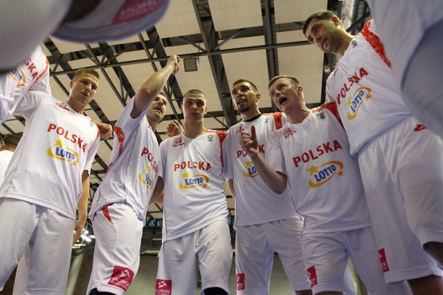 Kamil Łączyński (drugi od lewej) ma na swoim koncie już pięć meczów w reprezentacji Polski. 