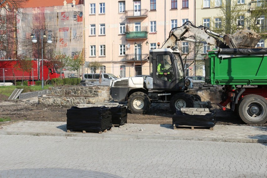 Rozpoczął się drugi etap przebudowy placu Powstańców...