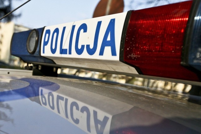 Szczecinecka policja potwierdza incydent z udziałem funkcjonariusza, który spowodował kolizję drogową.