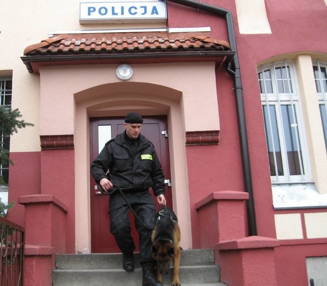 Radosław G. uciekł z komendy policji w Żarach. Poszukuje go teraz około stu funkcjonariuszy