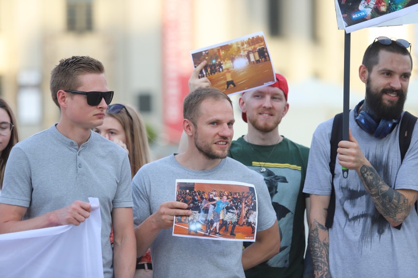 Manifestacja „Solidarni z Białorusią” w Katowicach. Zobacz...