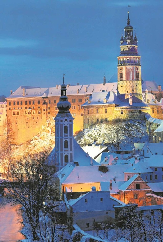 Czeski Krumlov kusi tych wszystkich, którzy lubią podróże w zimowej, bajkowej scenerii