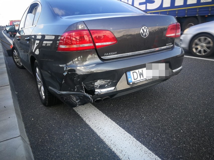 Wypadek czterech aut na AOW. Potężny korek ma kilka kilometrów