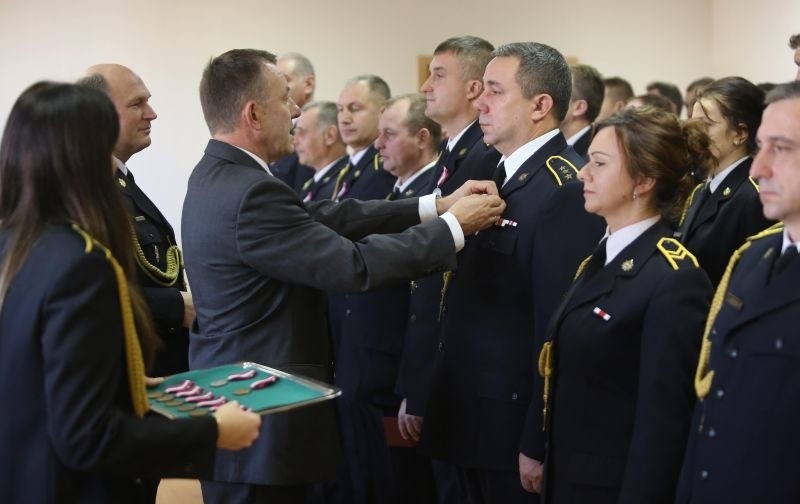 Medale, odznaki i awanse strażaków z województwa łódzkiego [zdjęcia]