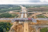 Budowa autostrady A1: Jeden z wiaduktów nad A1 w rejonie węzła Jasna Góra już gotowy. Kierowcy już nim jeżdżą