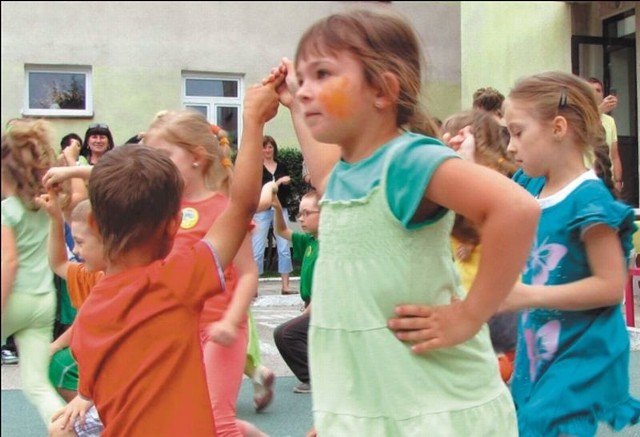 Suwalskie przedszkola oferują dzieciom m.in. naukę tańca. Niektóre zajęcia są organizowane przez zewnętrzne firmy i dodatkowo płatne.