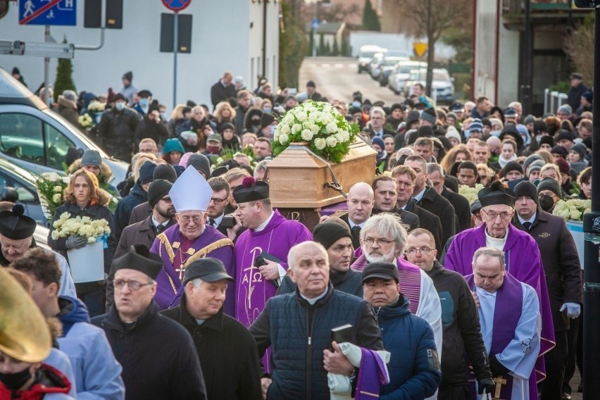 Jastarnia. Pogrzeb Ojca Edwarda Konkola. Duchowny został pochowany w Jastarni [18.12.2021]