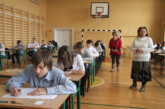 Test szóstoklasisty piszą uczniowie Szkoły Podstawowej Integracyjnej numer 11 przy ulicy Jasnej w Kielcach.