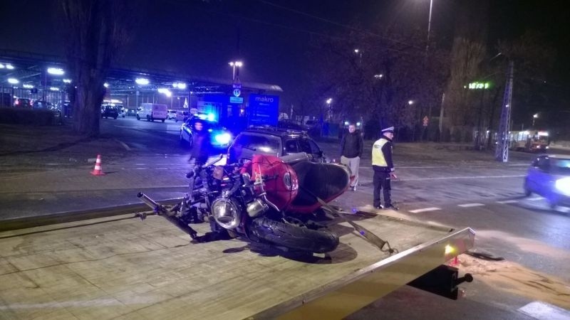 Groźny wypadek na Włókniarzy z udziałem motocyklisty! [zdjęcia]
