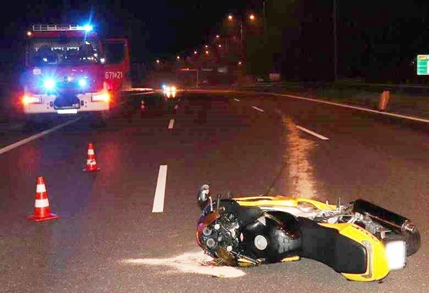 Tragiczny wypadek motocyklisty na DTŚ w Zabrzu. Roztrzaskał się o bariery, uderzył jeszcze w latarnię. Miał dopiero 31 lat ZDJĘCIA