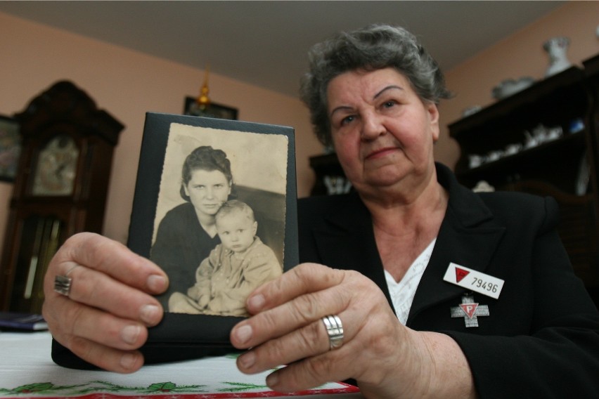 02.0.11 tychy barbara puc  urodzila sie w obozie w auschwitz...