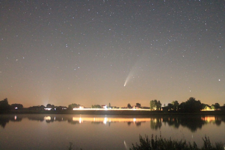 Kościelec, Pławowice. Naszemu Czytelnikowi udało się sfotografować kometę. Astronomowie podpowiadają, kiedy można ją zobaczyć