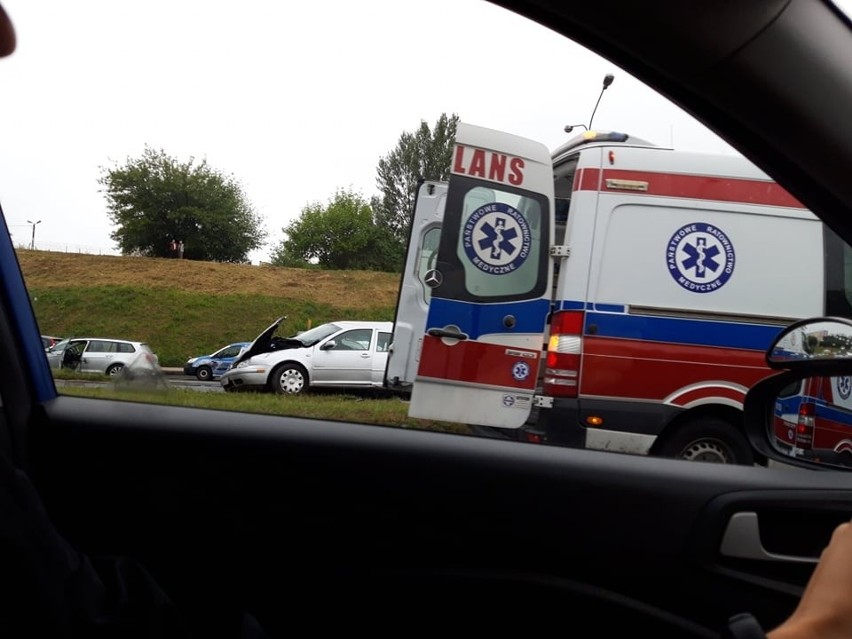 Wypadek na al. Witosa w Lublinie. Pięć osób zostało rannych, w tym dwoje dzieci
