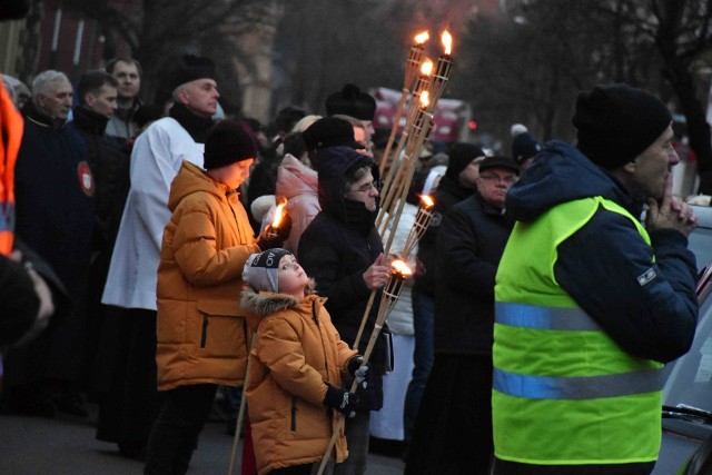 W Inowrocławiu odbyła się 8 kwietnia Miejska Droga Krzyżowa. Przewodniczył jej biskup Radosław Orchowicz