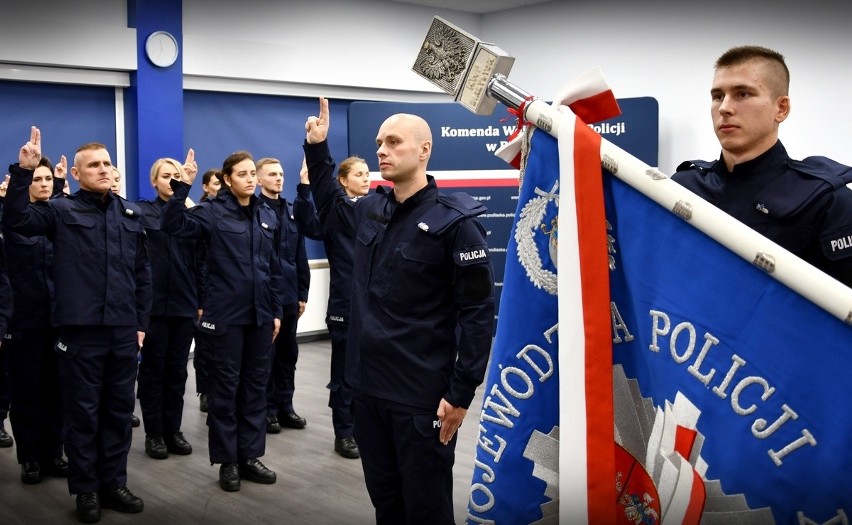 Nowo przyjętych policjantów czeka 6-miesięczny kurs...