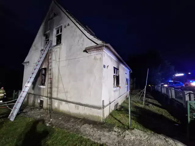 W nocy we wtorek 4 lipca doszło do pożaru w domu jednorodzinnym przy ulicy Grunwaldzkiej w Ośnie Lubuskim.