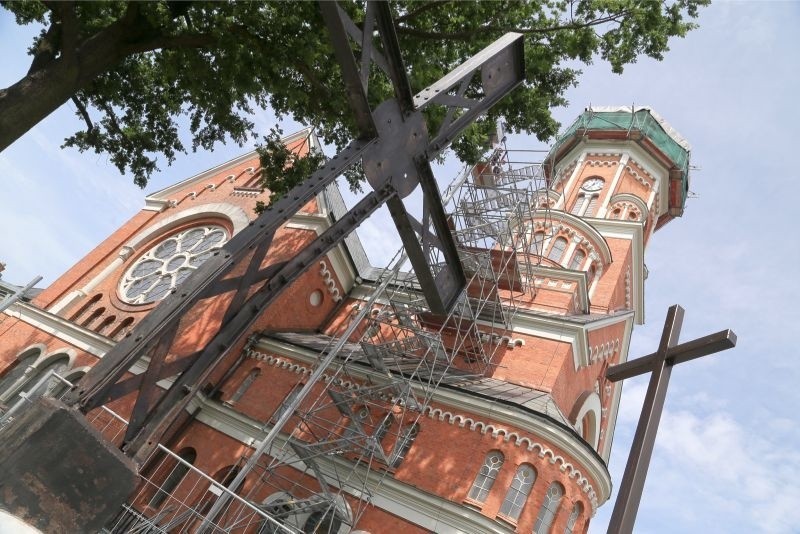 Kościół św. Wojciecha: Rusza odbudowa kościoła. Rusztowania już są (zdjęcia)