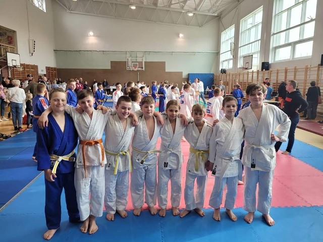 Judocy z rocznika 2011-2012 przed zawodami