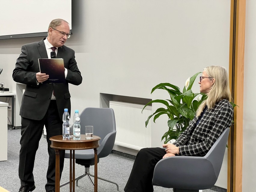 Brytyjska ambasadorka Anna Clunes spotkała się ze studentami UMCS-u. "Żeby poznać prawdziwe życie musiałam opuścić Warszawę"