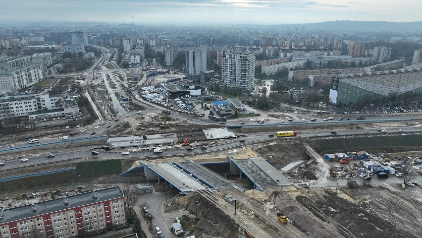 Kraków. Betonują tunel na Opolskiej. W drugim kwartale 2023 roku ma być udostępniony dla kierowców AKTUALIZACJA