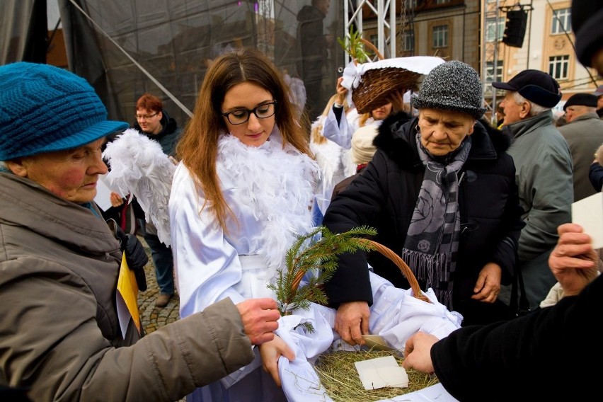 Białystok. Wigilia Miejska 2015. Rozdali 12 tys. pierogów (zdjęcia, wideo)