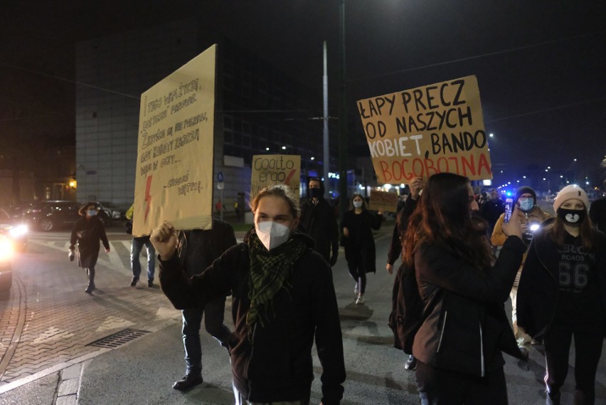 Protest kobiet znów w Sosnowcu. Kobiety i wspierający je...