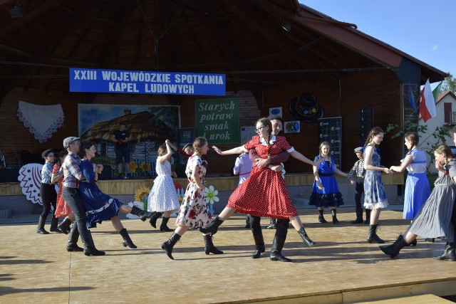 W Błażowej koło Rzeszowa odbyło się wojewódzkie spotkanie kapel ludowych "Starych potraw smak i urok". Zobaczcie zdjęcia!Zobacz także: Happening w obronie Pomnika Czynu Rewolucyjnego w Rzeszowie