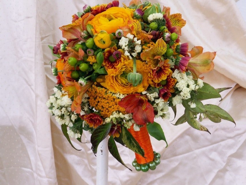 Dekoracja sali weselnej - kwiaty i nie tylko