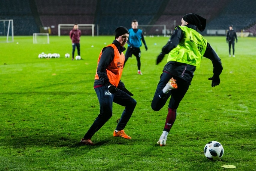 Trening Pogoni Szczecin na płycie głównej stadionu przy...