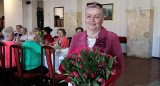 Związek Emerytów w Wejherowie uczcił Dzień Kobiet. Każda z Pań otrzymała piękny kwiat