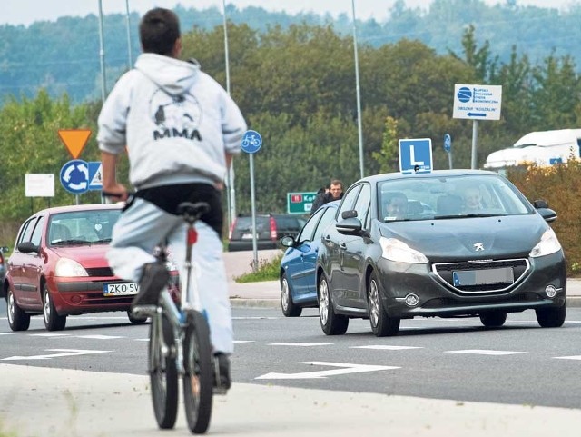 Szkoły nauki jazdy, na które można do 16 października oddawać głosy, znajdują się  na gk24.pl. Partnerem akcji jest Autoryzowany Salon i Serwis Peugeot - Mojsiuk Motor Sp.J. w Starych Bielicach 