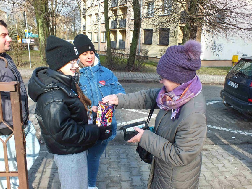 WOŚP 2024 w Starachowicach. Wielu wolontariuszy na ulicach