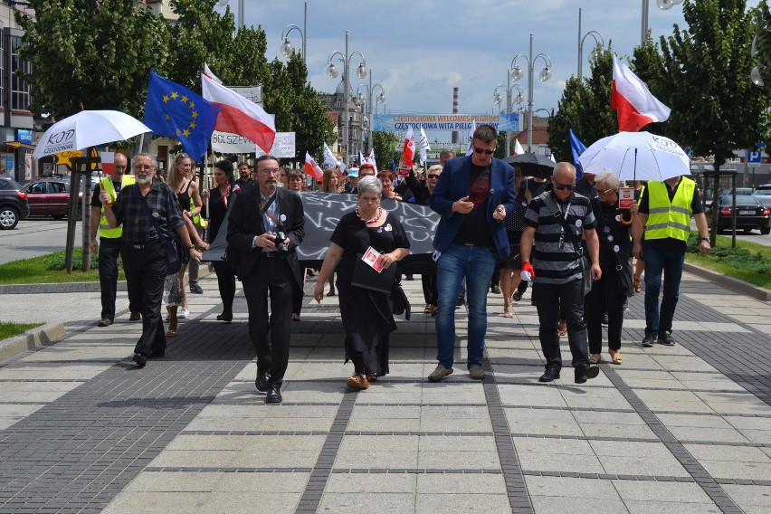 Czarny marsz KOD w Częstochowie