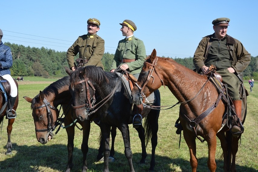 Bieg Świętego Huberta, stragany z dziczyzną to atrakcje Hubertusa Nadsańskiego