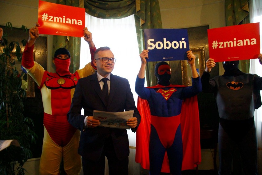 Kampania wyborcza w Lublinie: Superbohaterowie Artura Sobonia (WIDEO)